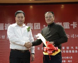 推LNG氣體車 拓南疆市場(chǎng)--新疆迪靈杰30輛北奔LNG牽引車交付使用
