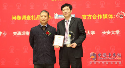 大力神黑金剛工程自卸車成功摘取