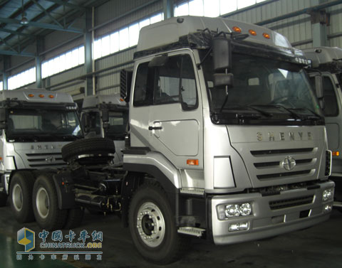 精功庫(kù)存牽引車實(shí)拍