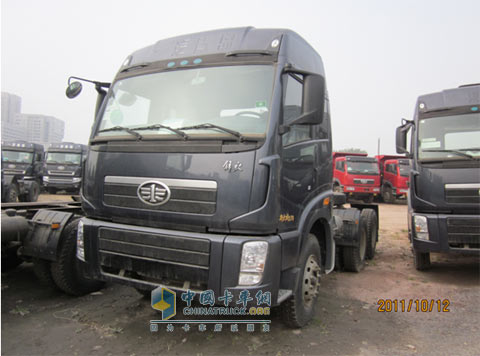 一汽解放 新大威6*4牽引車(chē)