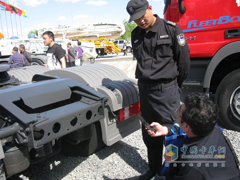 北京車展保安與專業(yè)用戶交流
