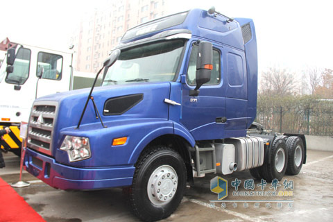 重載版威濼長頭牽引車