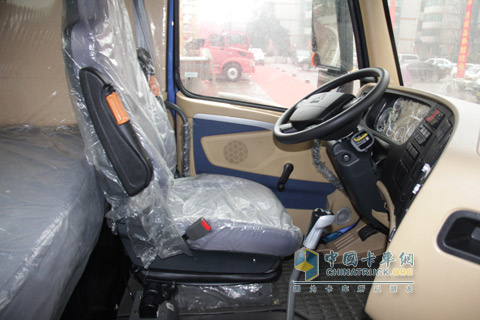 重載版威濼長頭牽引車駕駛室