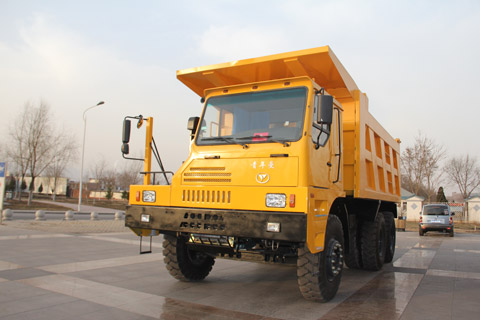青年曼礦用自卸車
